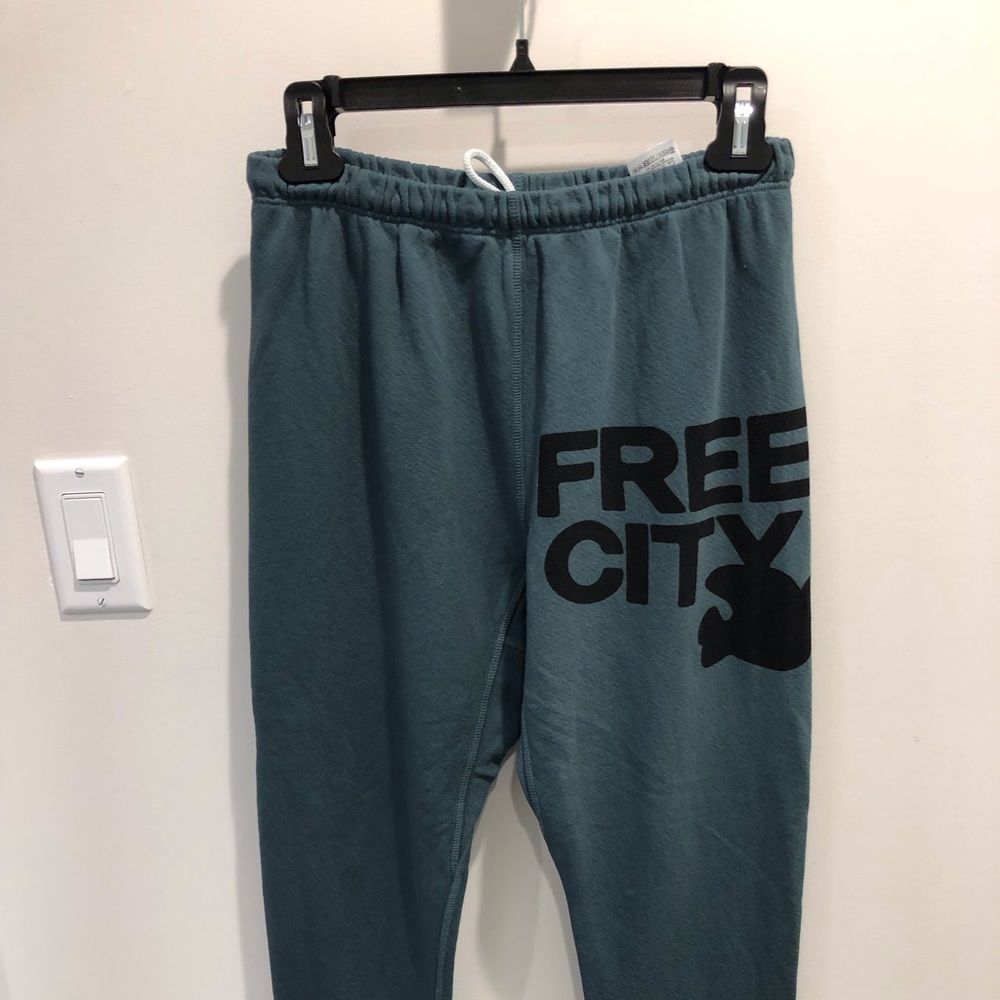 FREE CITY 3/4 Sweatpants